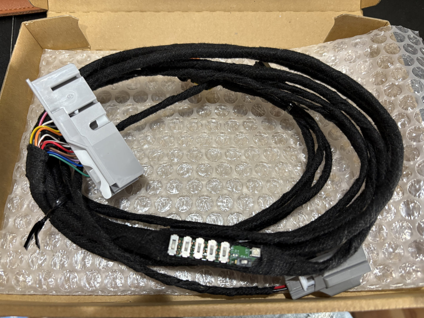 Model3/Y用エミュレーションハーネス